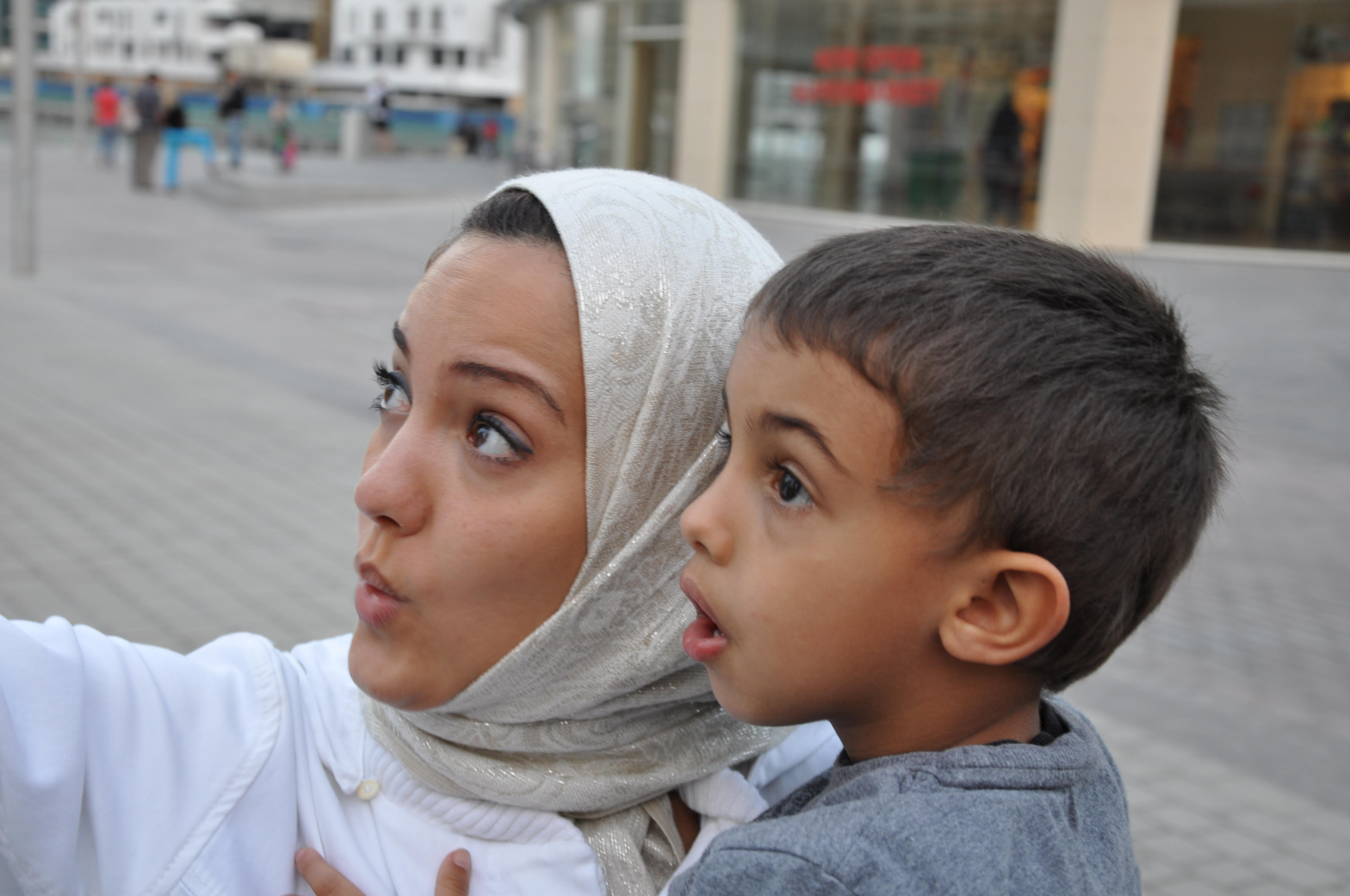 هل تتوقف الأمهات عن التعلم؟ القراءة؟ التساؤل؟